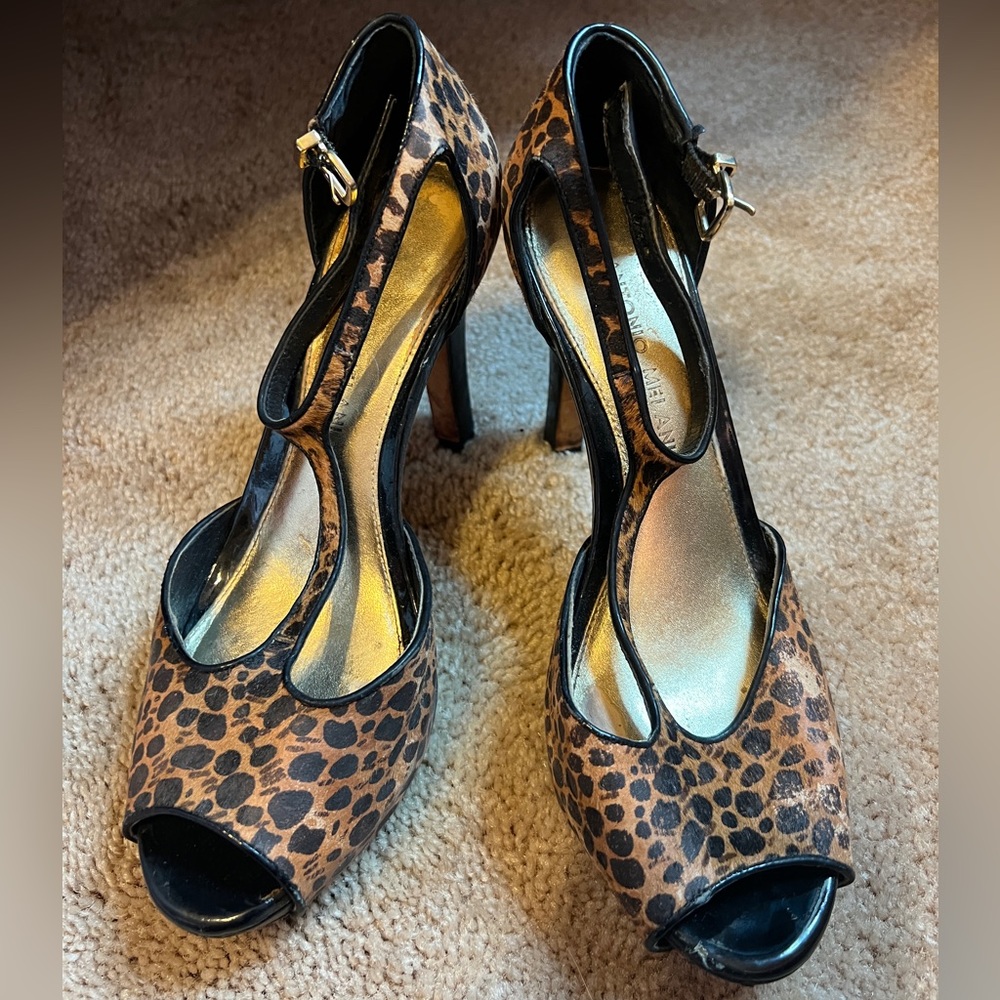 Antonio Melani Cheetah Print T Strap Heels 7.5